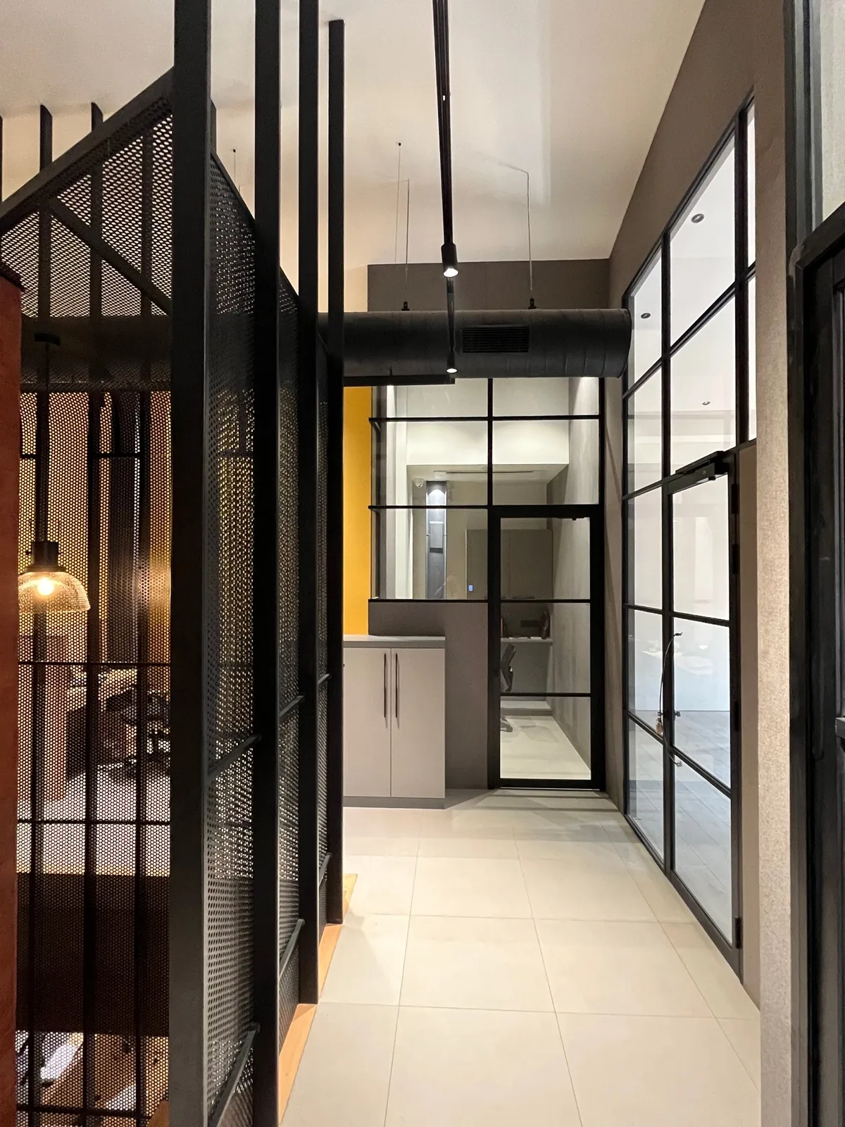 The Barn: The corridor to the cabins, in black steel and glass