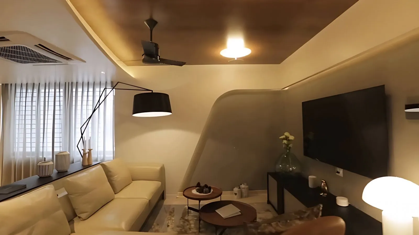 50th Cross Road: Living room and lounge