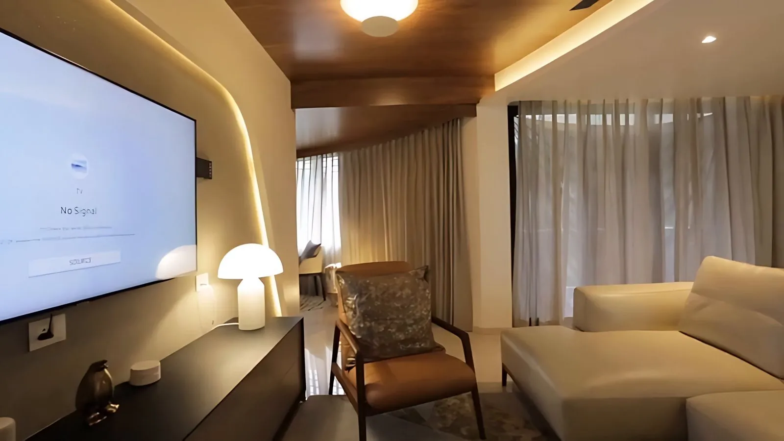 50th Cross Road: Living room