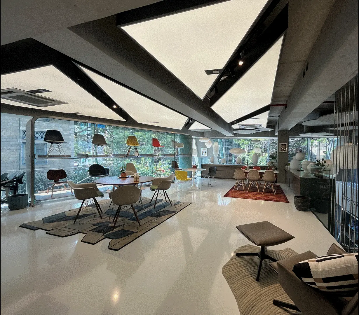 MillerKnoll Experience Center: Reference and design: a modernist pattern and the triangular ceiling