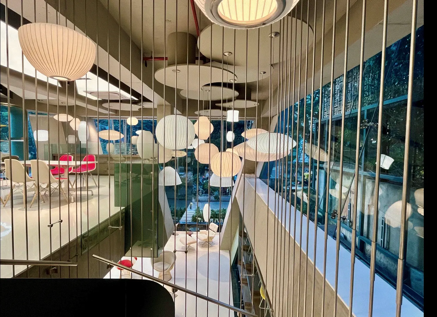 MillerKnoll Experience Center: Reference and design: Warren Platner’s wire chair, the wire balustrade and the staircase