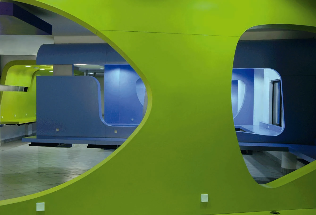 Wrap-3, Kozhikode, India: Overlapping wraps of green and blue